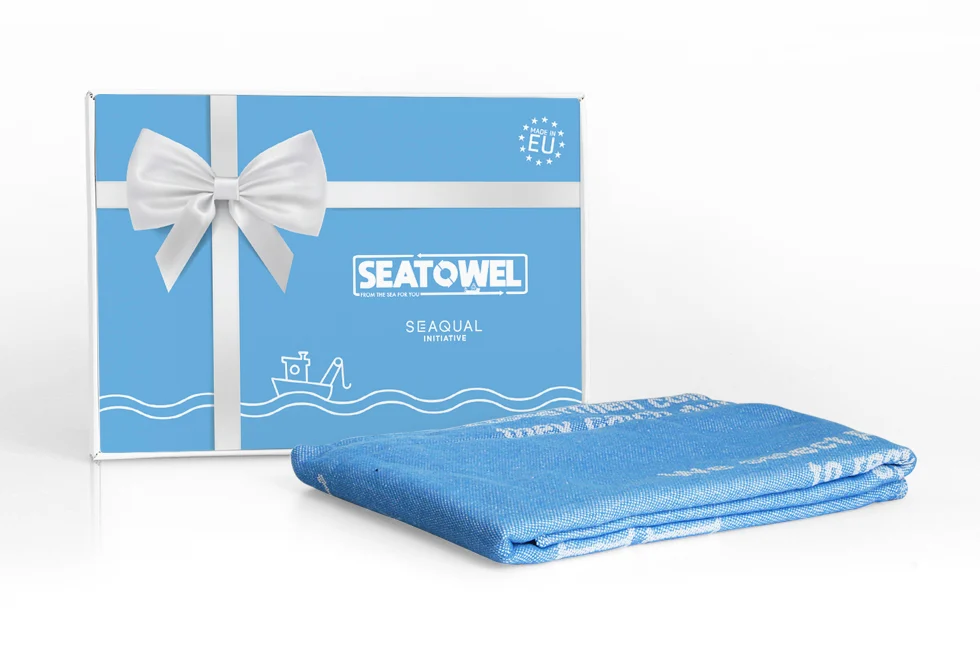 SeaTowel av havsplast i presentask eller presenttub