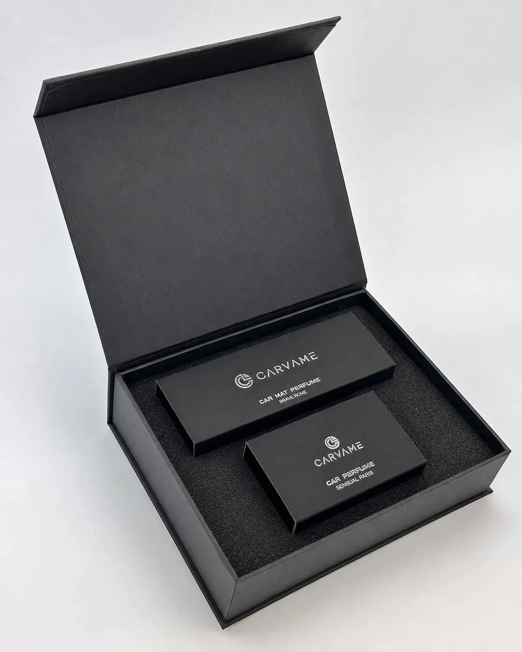 Invame GiftBox – Autoduft-Geschenkset mit Logo
