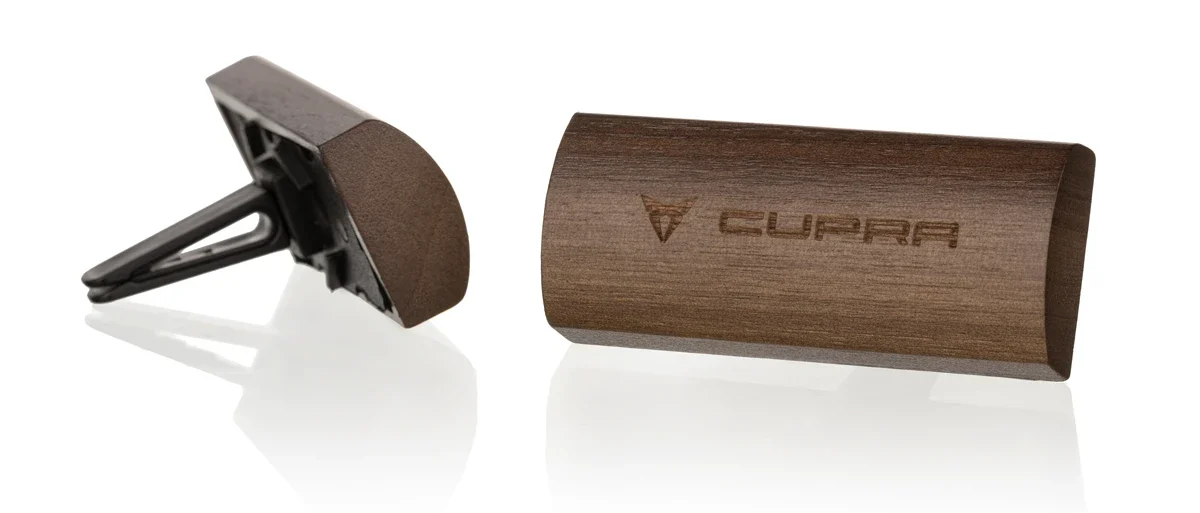Invame Oval Wood Premium – Autoduft mit Logo