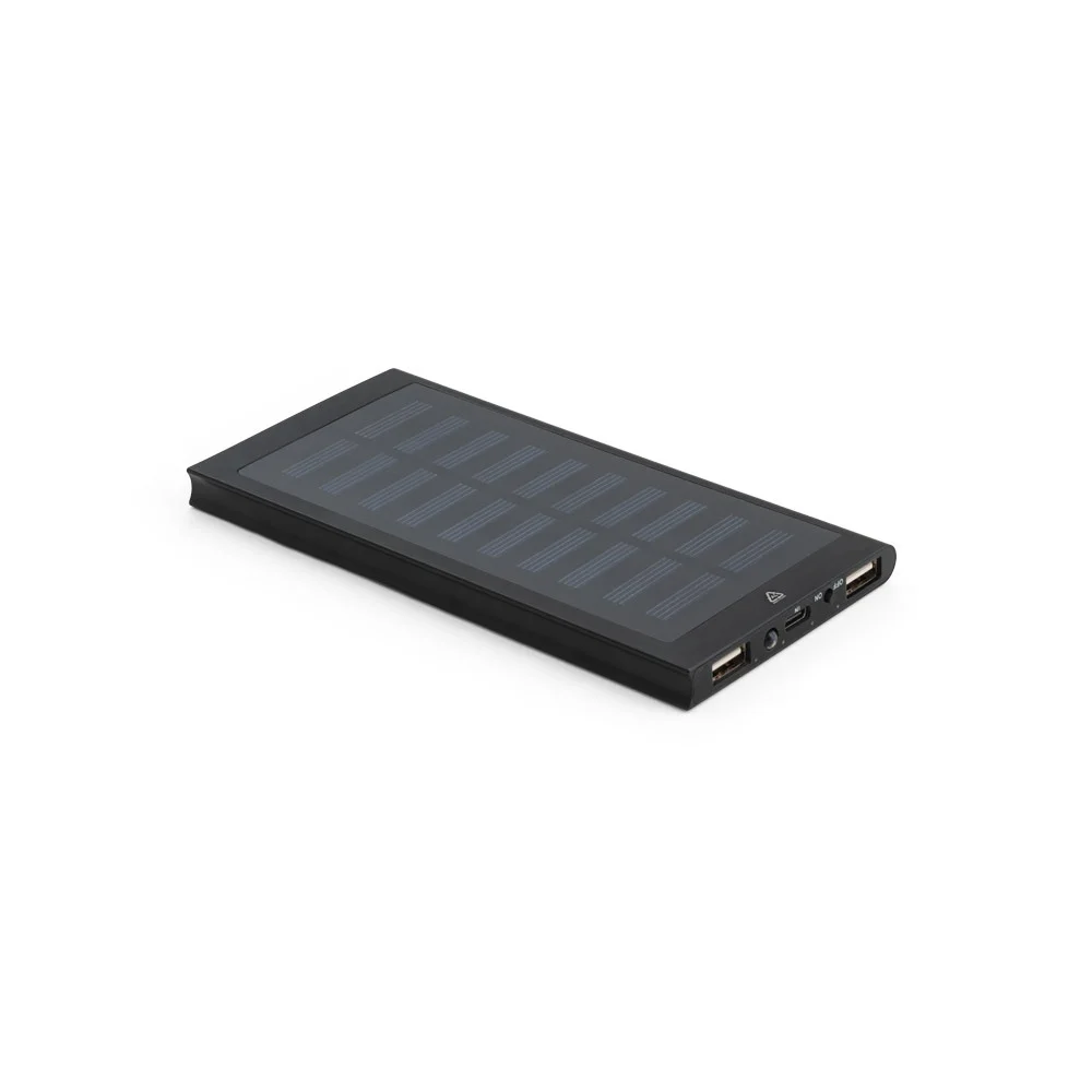CLERK. 8 000 mAh powerbank med solpanel i 100 % återvunnen aluminium