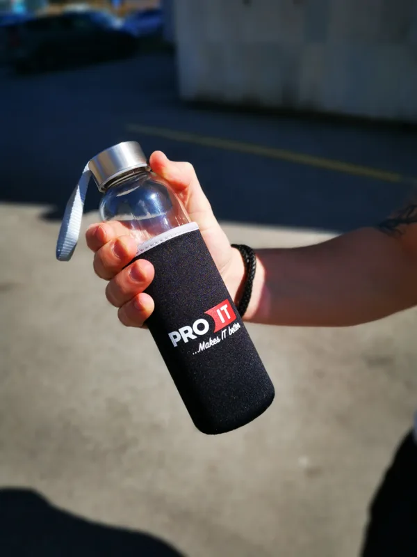 Sportflaschen aus Glas mit Logo | PRO IT Beispiel