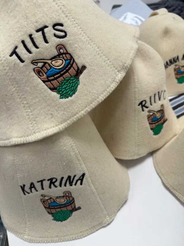 Logoga saunamütsid (vildist) | Tera Ehituse näide