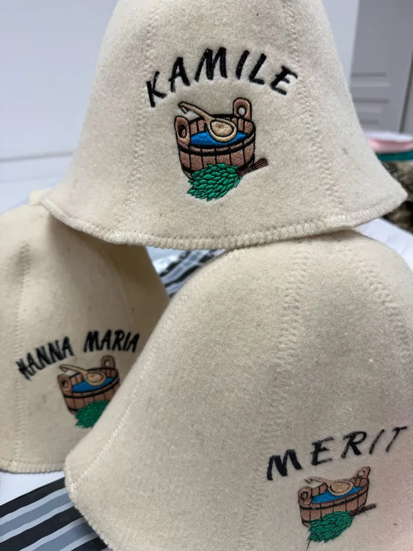 Logoga saunamütsid (vildist) | Tera Ehituse näide