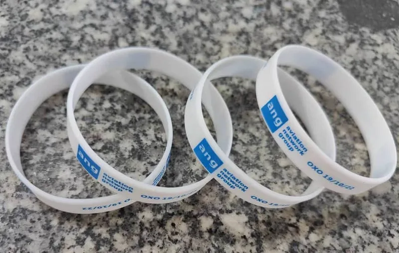Silikonarmbänder mit Logo (geprägt/wasserdicht)