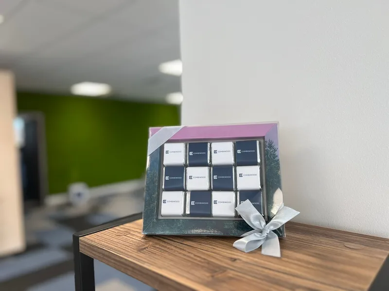 Pralinenschachteln mit Logo als Firmengeschenk | Combiwood Beispiel