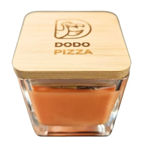 Duftkerzen mit Logo (Pflanzenwachs) als Firmengeschenk | Dodo Pizza Beispiel