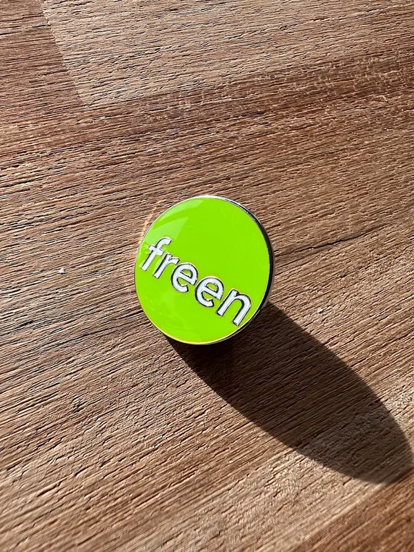 Metall-Pins & Anstecknadeln mit eigenem Logo | Beispiele aus Projekten