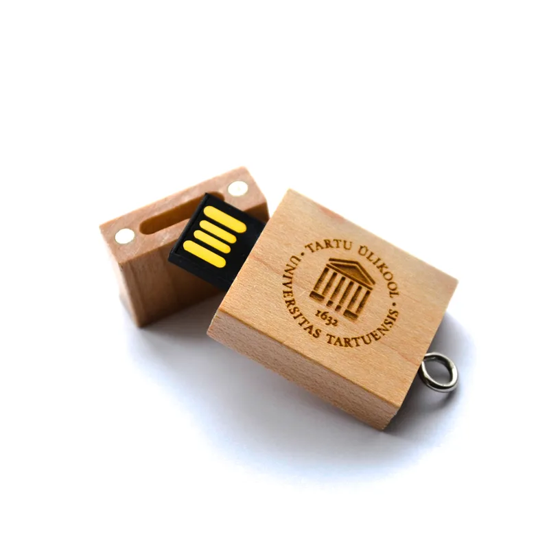 Holz-USB-Sticks mit Gravur und Logo | Universität Tartu Beispiel