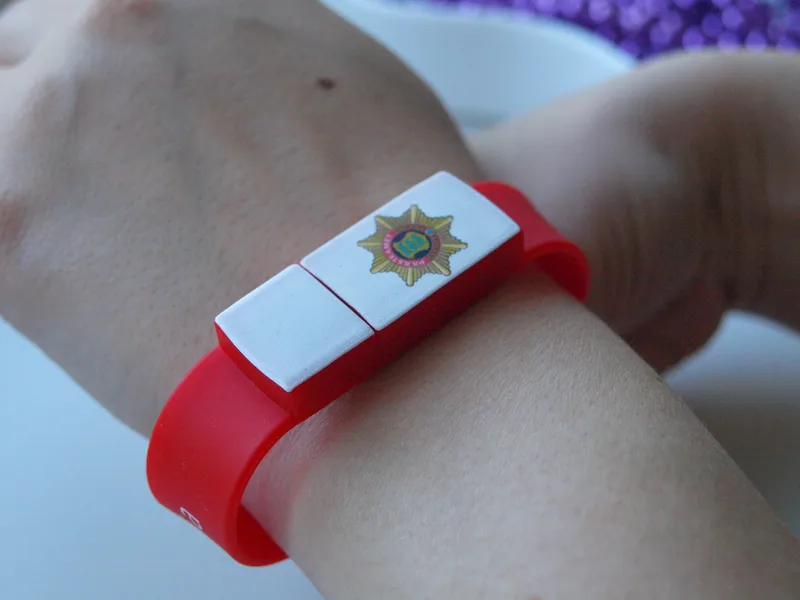 USB-Armbänder mit Logo | Estnische Rettungsdienst-Beispiel