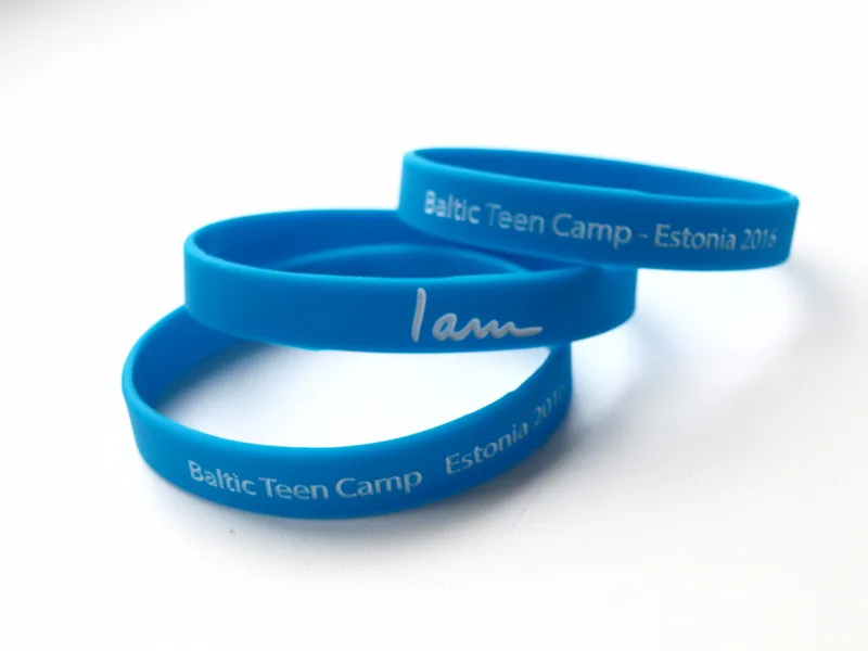 Silikonarmbänder mit Logo (geprägt/wasserdicht)